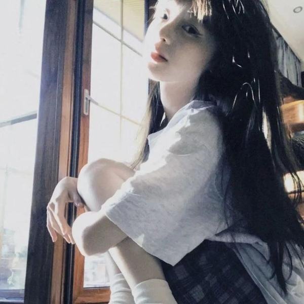踉跄女孩